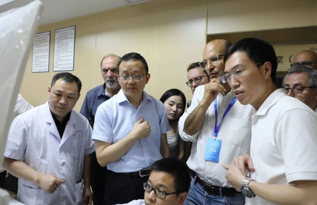 多个国家数名医学专家前往遂宁市中医院参观考察
